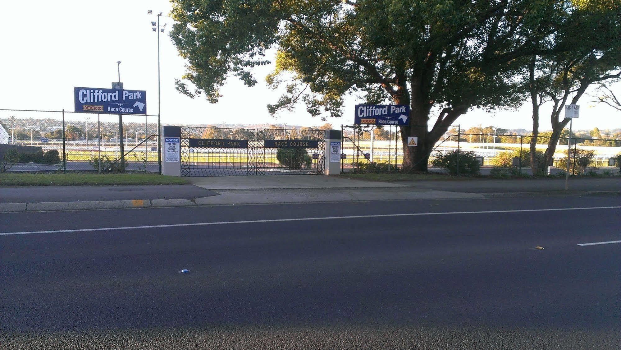 Clifford Park Motor Inn Toowoomba Exterior foto